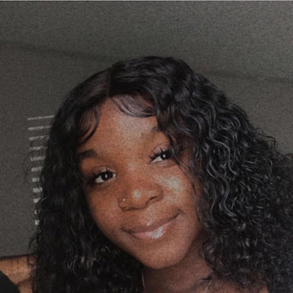 Meet your Posher, Leticia - Picture 1 of 1